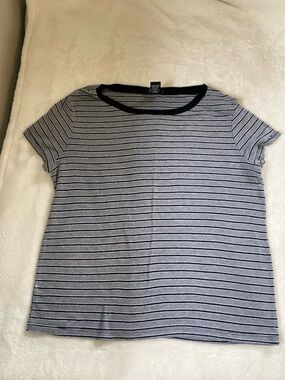 Rue21 Black & Gray Striped Short Sleeve Tee